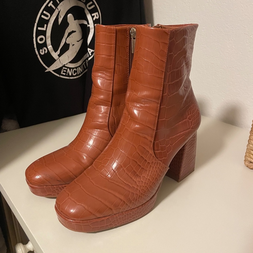 Cute Snakeskin Print Retro Boots